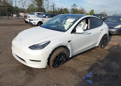 2022 Tesla Model Y Performance Dual Motor All-Wheel Drive z USA, uszkodzony, nr VIN 7SAYGDEF9NF546133